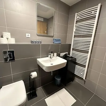 New Near Tipos Arena, Free Parking, Danubius One Building Apartment *