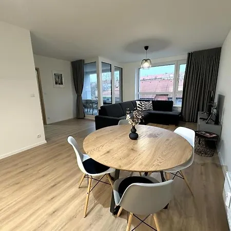 Apartmán New Near Tipos Arena, Free Parking, Danubius One Building